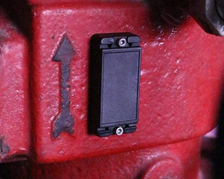 Anti Metal RFID UHF Tag for Automobile 5 Anti Metal RFID UHF Tag for Automobile 5